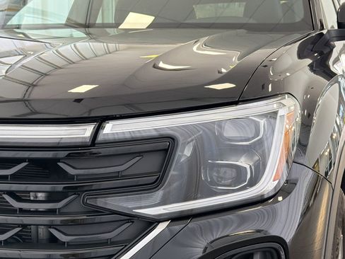 Used 2025 Volkswagen Atlas Cross Sport SE image 11