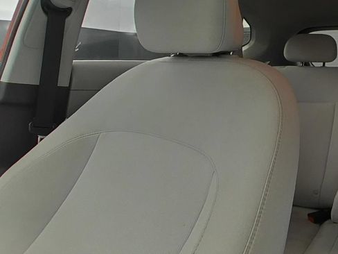 Used 2025 Hyundai Kona SEL FWD image 9