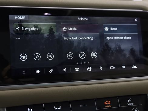 Used 2020 Land Rover Range Rover Sport SE image 34