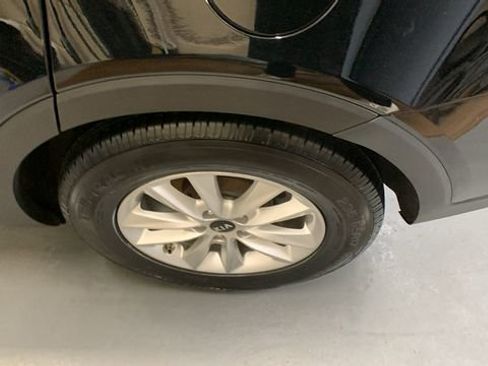 Used 2019 Kia Sorento LX image 17