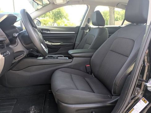 Used 2023 Nissan Altima 2.5 SV FWD image 23