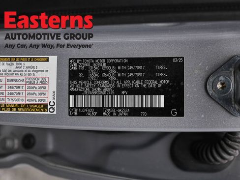 Used 2025 Toyota 4Runner SR5 AWD/4WD image 34