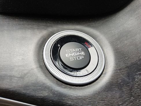 Certified 2023 Jeep Grand Cherokee L Limited w/ Luxury Tech Group II image 23