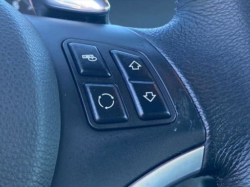 Used 2009 BMW 328i Convertible image 12