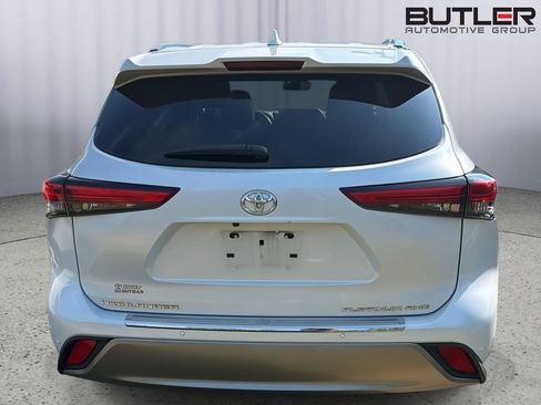Used 2022 Toyota Highlander Platinum AWD/4WD image 9