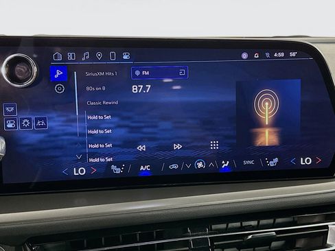 Used 2025 Chevrolet Traverse LT image 21