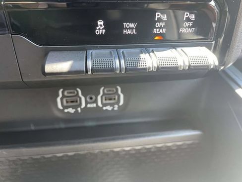 Used 2023 RAM 1500 Laramie AWD/4WD image 33