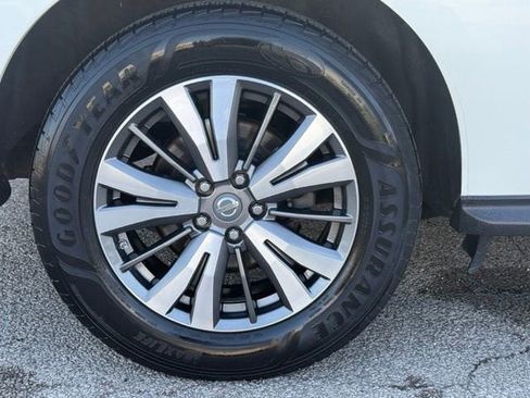 Used 2018 Nissan Pathfinder SV w/ SV Tech Package AWD/4WD image 12