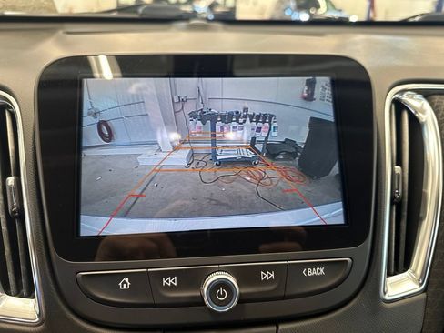 Used 2017 Chevrolet Malibu LT FWD image 11