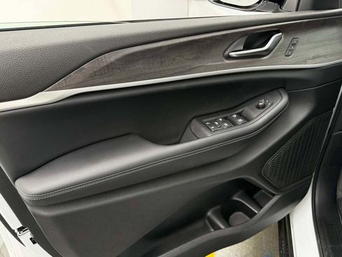 New 2025 Jeep Grand Cherokee Limited image 18