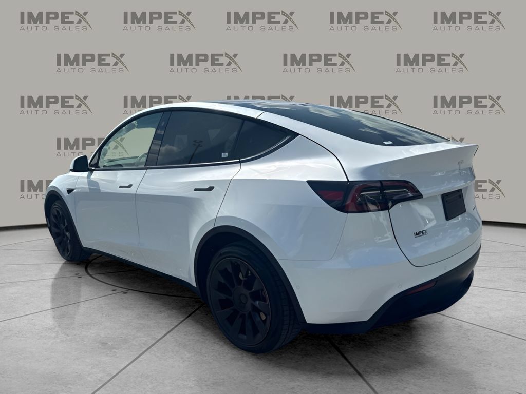 Used 2022 Tesla Model Y Long Range AWD/4WD image 3