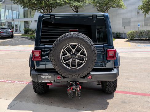Used 2025 Jeep Wrangler Unlimited Rubicon AWD/4WD image 9