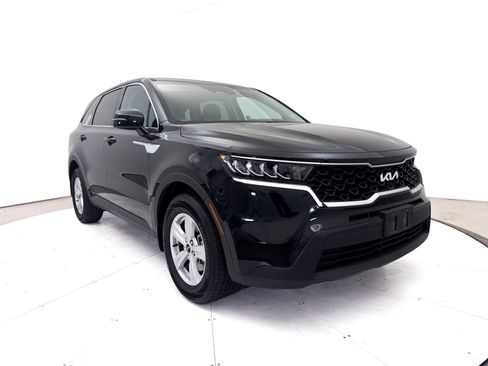 Used 2023 Kia Sorento LX FWD image 12
