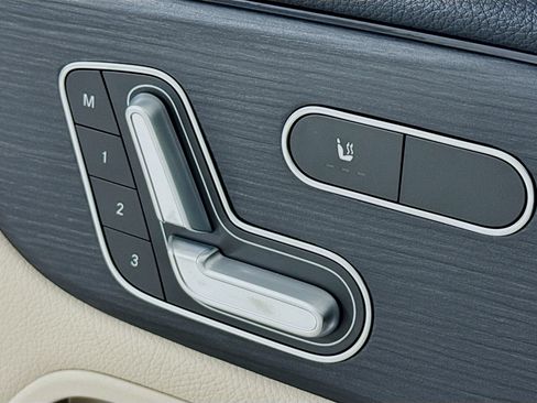 Used 2026 Mercedes-Benz GLB 250 image 20