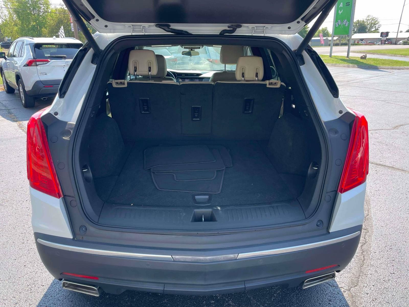 Used 2017 Cadillac XT5 FWD w/ LPO, Wheel Lock Package image 6