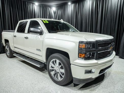 Used 2015 Chevrolet Silverado 1500 High Country w/ High Country Premium Package RWD image 3