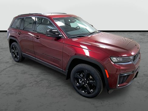 New 2026 Jeep Grand Cherokee Limited w/ Limited Altitude Package AWD/4WD image 5