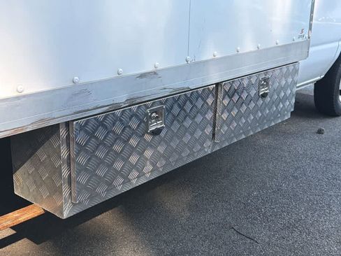 Used 2023 Ford E-450 and Econoline 450 Super Duty w/ Power Windows & Locks Group image 5