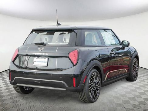 Used 2026 MINI Cooper 2-Door Hardtop FWD image 5