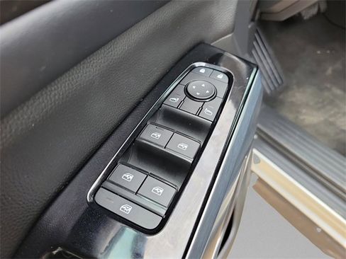 Used 2025 Nissan Pathfinder SL image 13