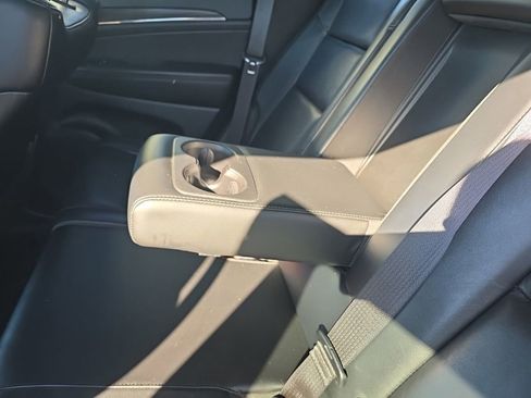 Used 2022 Jeep Grand Cherokee Limited image 17