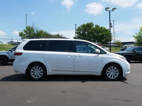 Used 2017 Toyota Sienna Limited Premium AWD/4WD image 5