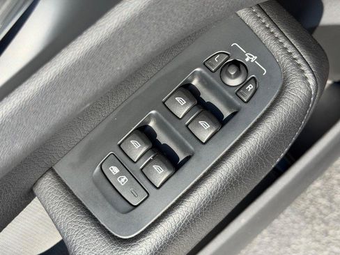 Used 2022 Volvo XC60 T8 Inscription Expression w/ Advanced Package image 17