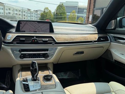 Used 2020 BMW 750i xDrive w/ Executive Package AWD/4WD image 29