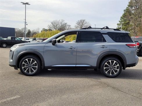 New 2026 Nissan Pathfinder Platinum image 2