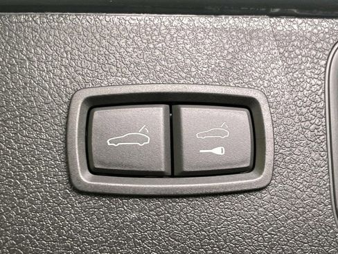 Certified 2025 Porsche Macan GTS image 22