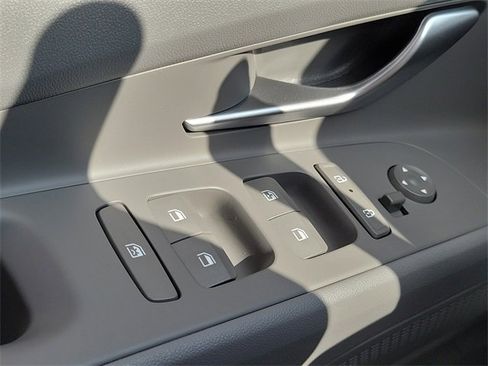 New 2025 Hyundai Elantra SEL image 16