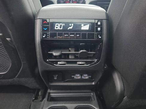 Used 2024 Jeep Grand Cherokee L Limited w/ Luxury Tech Group II image 16