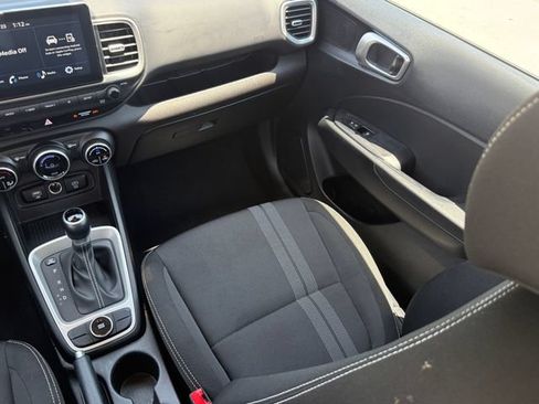 Used 2025 Hyundai Venue SEL FWD image 25
