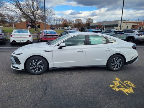 New 2026 Hyundai Sonata Blue FWD image 9