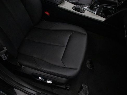 Used 2017 BMW 320i xDrive Sedan image 17