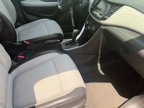 Used 2021 Chevrolet Trax LT AWD/4WD image 36