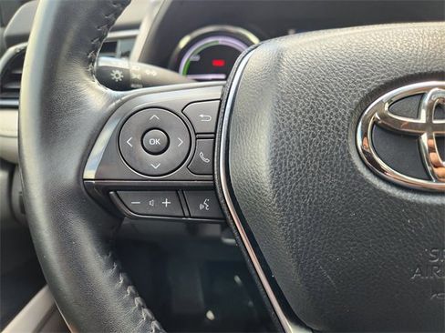 Used 2020 Toyota Camry SE w/ Sunroof Package FWD image 30