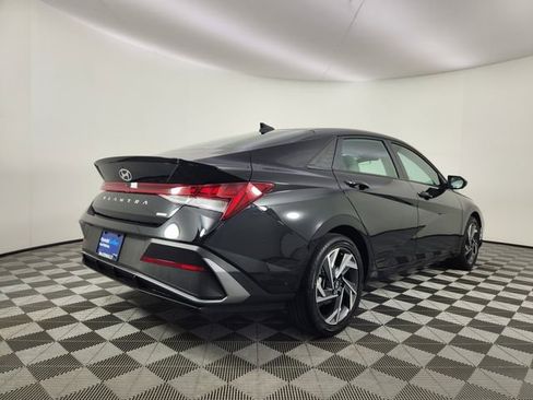 Certified 2025 Hyundai Elantra SEL FWD image 5
