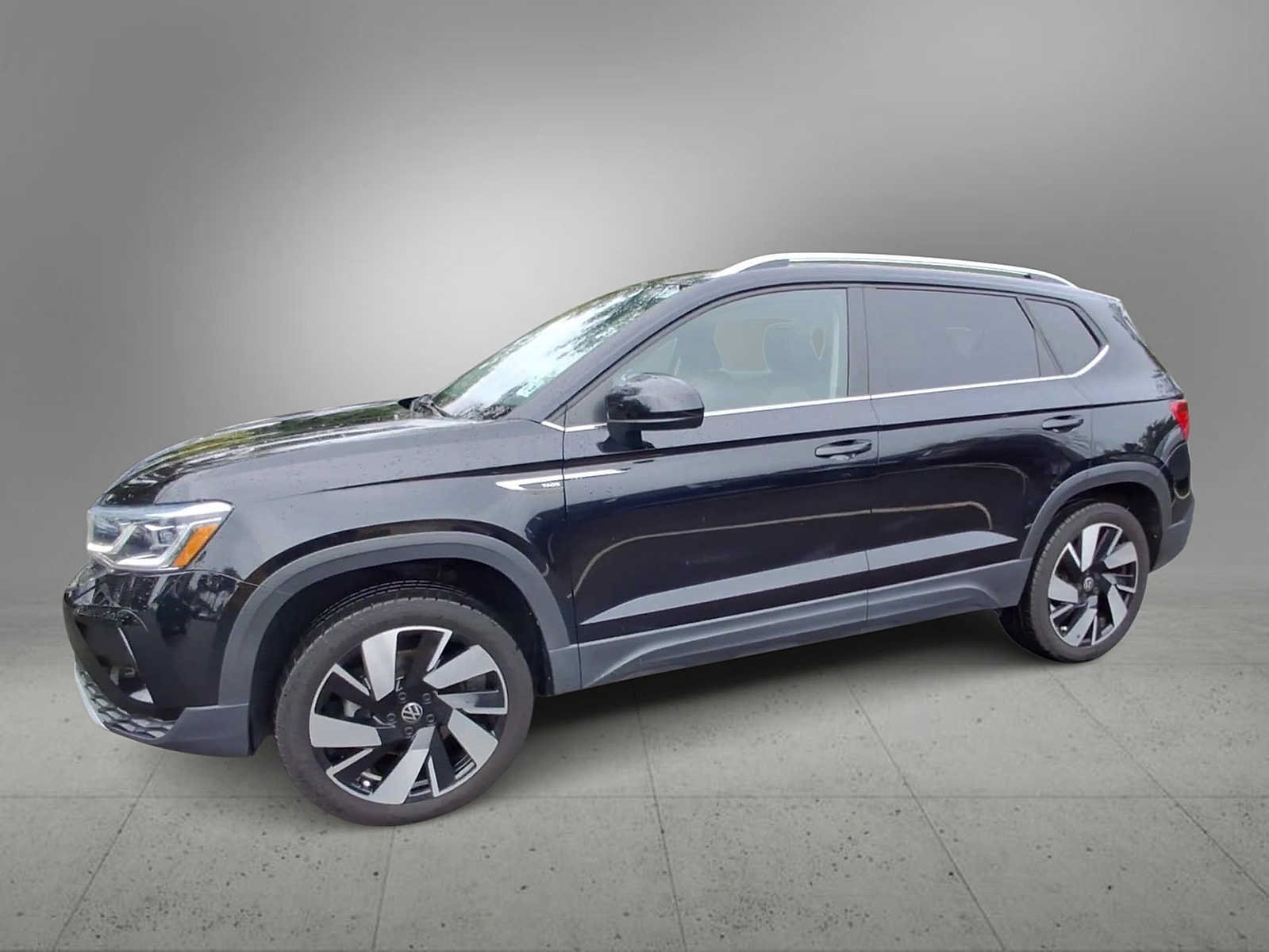 Used 2024 Volkswagen Taos SEL AWD/4WD image 4