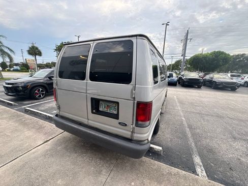 Used 2006 Ford E-350 and Econoline 350 XLT RWD image 37