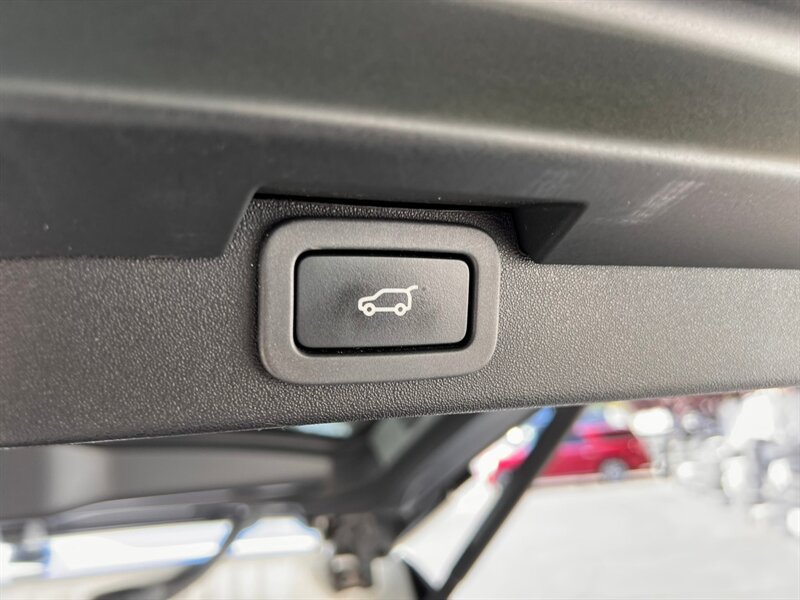 Used 2019 Land Rover Discovery HSE AWD/4WD image 24