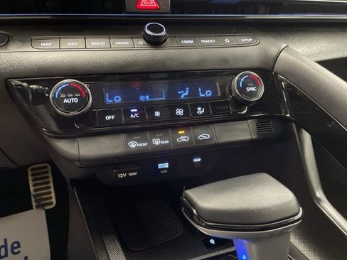 Used 2025 Hyundai Elantra SEL FWD image 29