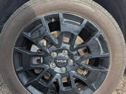 Used 2022 Kia Telluride SX w/ SX Prestige Package image 9