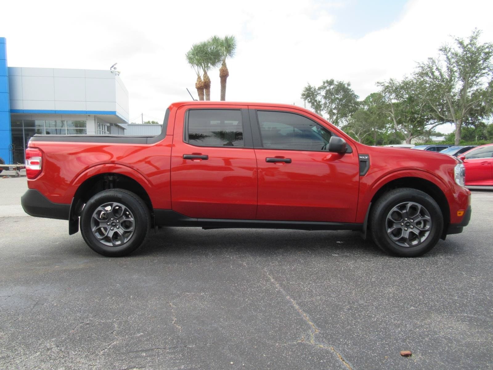 Used 2023 Ford Maverick XLT FWD image 6