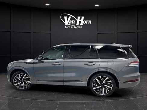 Used 2025 Lincoln Aviator Black Label w/ Jet Appearance Package image 4