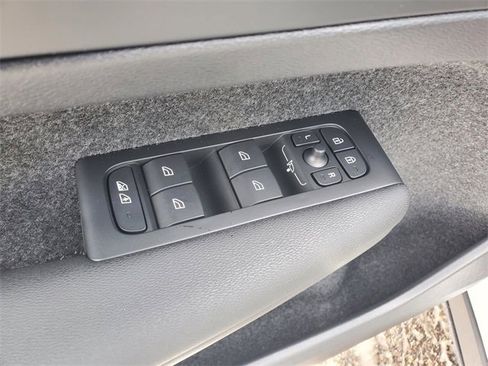 New 2026 Volvo XC40 B5 Ultra w/ Protection Package Premier image 12