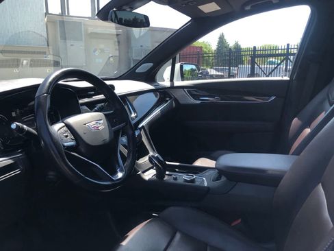Used 2022 Cadillac XT6 Premium Luxury FWD image 8