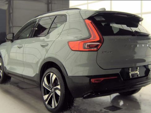 Used 2024 Volvo XC40 B5 Plus w/ Protection Package Premier AWD/4WD image 8