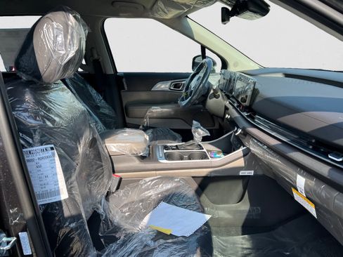 New 2026 Kia Carnival EX image 16