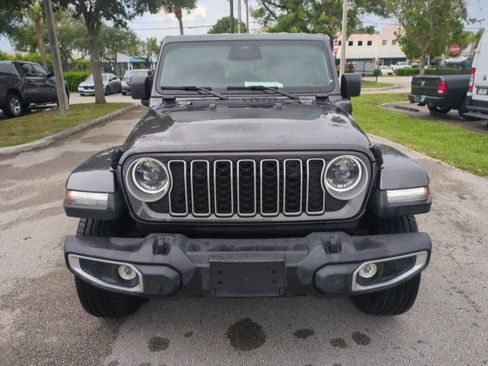 Used 2025 Jeep Wrangler Unlimited Sahara w/ Safety Group AWD/4WD image 4